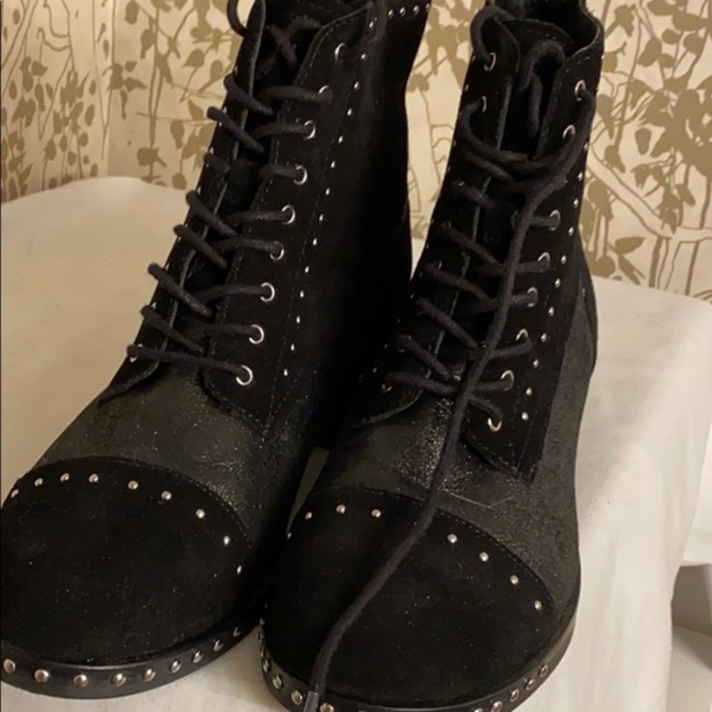 Mark  Fisher designs a boot with silver studs. NWT SIZE 8